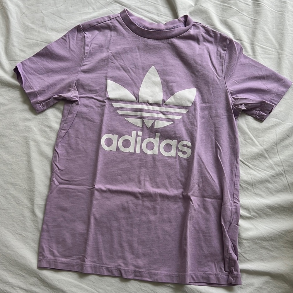 Classic adidas tshirt in lavender